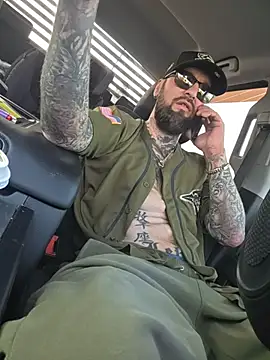 Snapshot of Beardedtattood chatting on October 2025 01:21:02 PM Beardedtattood online show from October 2025 01:21:02 PM