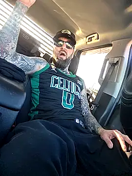 Snapshot of Beardedtattood chatting on November 2025 02:00:02 PM Beardedtattood online show from November 2025 02:00:02 PM