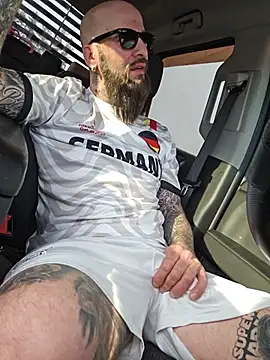 Snapshot of Beardedtattood chatting on July 2026 11:06:02 AM Beardedtattood online show from July 2026 11:06:02 AM