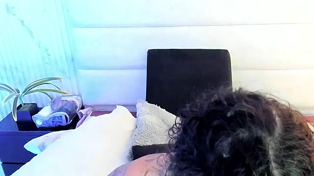 Reginavegaa online show from December 2025 11:42:01 AM