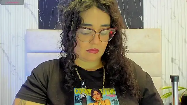 Reginavegaa online show from May 2026 11:38:01 AM