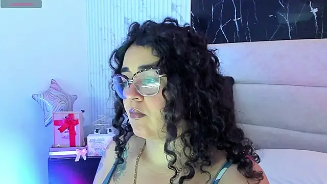 Reginavegaa online show from May 2026 11:48:02 AM