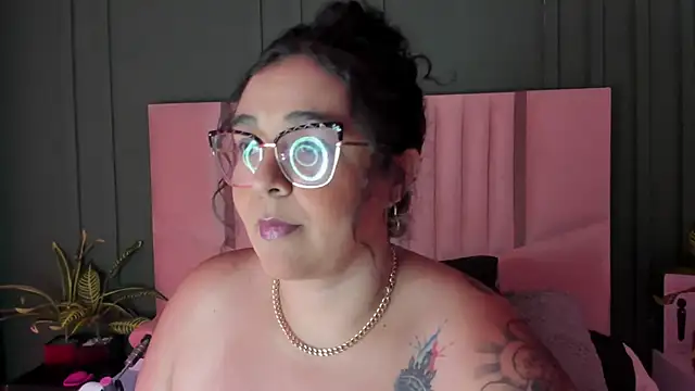 Reginavegaa online show from March 2025 05:20:01 PM