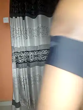 SuranSexy33 online show from November 2025 11:52:02 PM