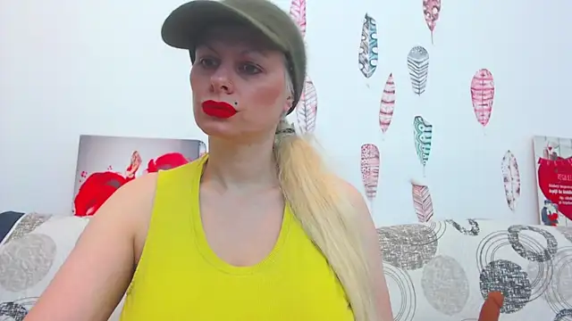 Snapshot of ForeverBarbie_ chatting on December 2025 02:17:02 AM ForeverBarbie online show from December 2025 02:17:02 AM