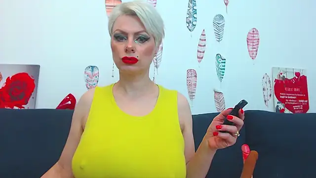 Snapshot of ForeverBarbie_ chatting on November 2025 12:15:02 AM ForeverBarbie online show from November 2025 12:15:02 AM