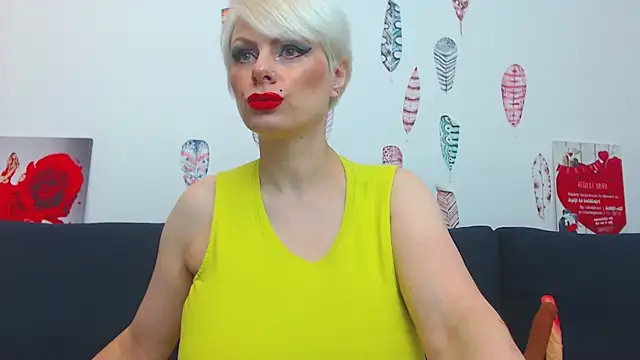 Snapshot of ForeverBarbie_ chatting on November 2025 10:35:02 PM ForeverBarbie online show from November 2025 10:35:02 PM