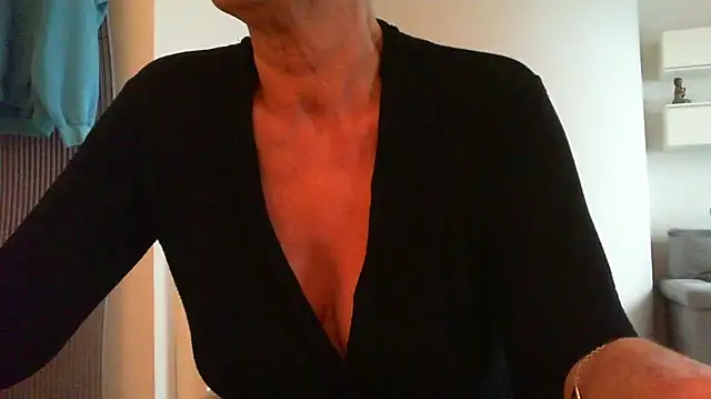   Angel78   online show from October 2025 01:35:02 PM