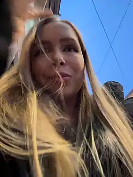 Snapshot of mur_girl chatting on December 2025 01:21:01 PM mur girl online show from December 2025 01:21:01 PM