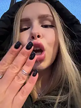 Snapshot of mur_girl chatting on November 2025 01:22:01 PM mur girl online show from November 2025 01:22:01 PM