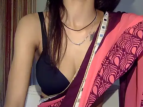 MAAYRA 09 online show from October 2025 09:40:01 AM