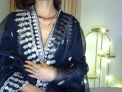 MAAYRA 09 online show from October 2025 12:26:01 PM