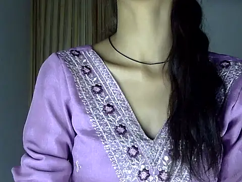 MAAYRA 09 online show from September 2025 06:15:01 PM