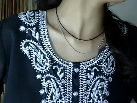 MAAYRA 09 online show from October 2025 05:47:01 PM