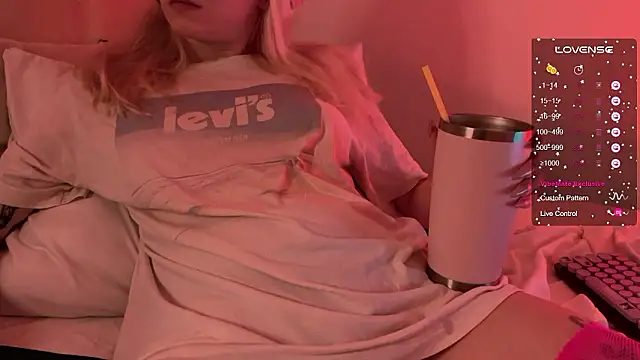 Snapshot of h2h0e chatting on December 2024 07:39:01 PM h2h0e online show from December 2024 07:39:01 PM