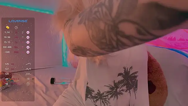 Snapshot of h2h0e chatting on January 2025 07:18:01 PM h2h0e online show from January 2025 07:18:01 PM