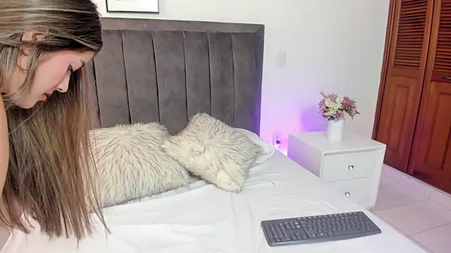 Sophia Clark8 online show from November 2025 07:28:02 PM