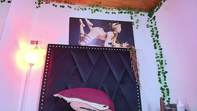 Naia x online show from February 2026 09:26:01 PM