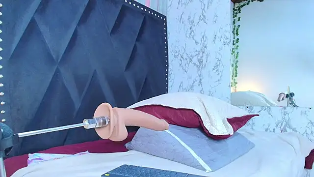 Naia x online show from April 2026 07:59:01 PM