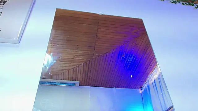 Snapshot of Naia_x chatting on November 2025 08:02:02 PM Naia x online show from November 2025 08:02:02 PM