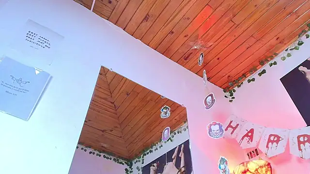 Snapshot of Naia_x chatting on October 2025 07:57:02 PM Naia x online show from October 2025 07:57:02 PM