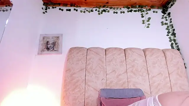 Naia x online show from March 2026 02:08:02 PM