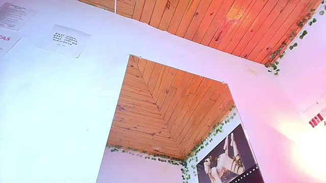 Naia x online show from February 2026 08:04:01 PM