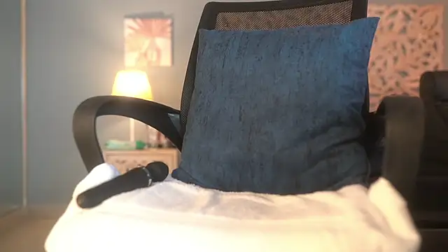 lupeebony online show from November 2025 07:13:02 PM