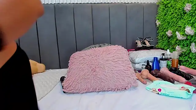 Michelle busty online show from November 2025 04:45:02 AM