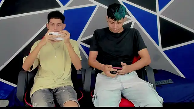 Snapshot of migueyalejo_teens chatting on February 2025 01:58:02 AM migueyalejo teens online show from February 2025 01:58:02 AM
