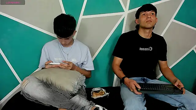 Snapshot of migueyalejo_teens chatting on September 2025 03:01:01 AM migueyalejo teens online show from September 2025 03:01:01 AM