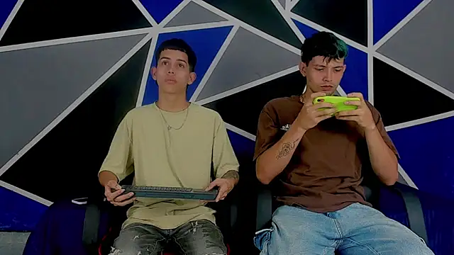 Snapshot of migueyalejo_teens chatting on March 2025 04:16:02 AM migueyalejo teens online show from March 2025 04:16:02 AM