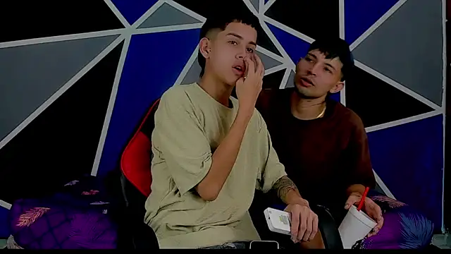 Snapshot of migueyalejo_teens chatting on February 2025 04:24:01 AM migueyalejo teens online show from February 2025 04:24:01 AM