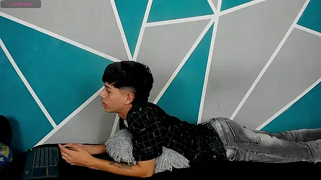 Snapshot of migueyalejo_teens chatting on October 2025 02:45:01 AM migueyalejo teens online show from October 2025 02:45:01 AM