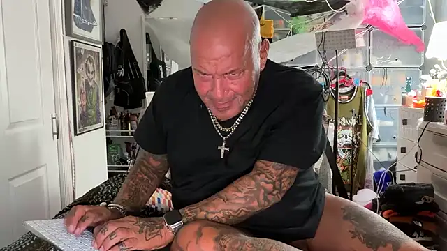 Snapshot of joeytatts66 chatting on September 2025 02:18:02 AM joeytatts66 online show from September 2025 02:18:02 AM