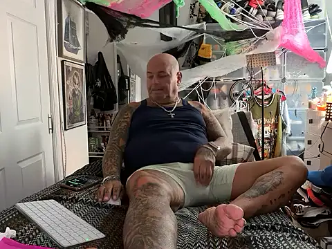 Snapshot of joeytatts66 chatting on October 2025 01:22:01 AM joeytatts66 online show from October 2025 01:22:01 AM