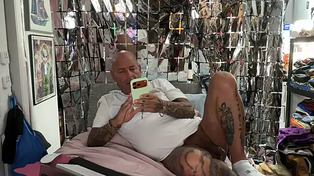 joeytatts66 online show from April 2026 01:22:02 AM