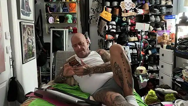 joeytatts66 online show from May 2026 01:03:01 AM
