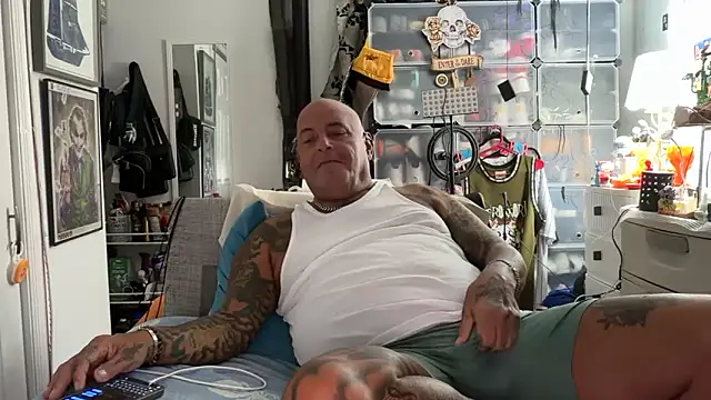 Snapshot of joeytatts66 chatting on October 2025 01:07:02 AM joeytatts66 online show from October 2025 01:07:02 AM