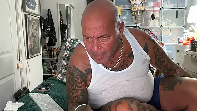 joeytatts66 online show from October 2025 01:59:02 AM