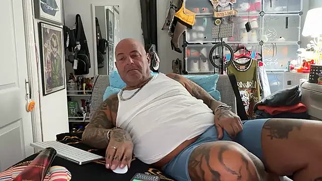 joeytatts66 online show from November 2025 03:00:02 AM