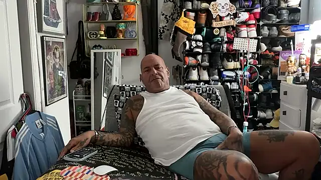 joeytatts66 online show from January 2026 02:40:01 AM