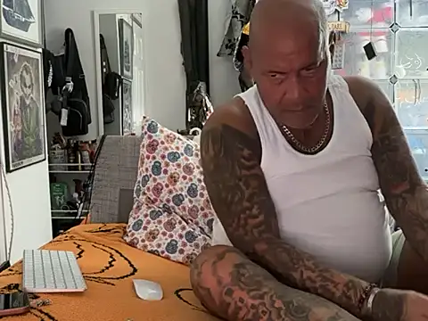 joeytatts66 online show from October 2025 01:27:01 AM