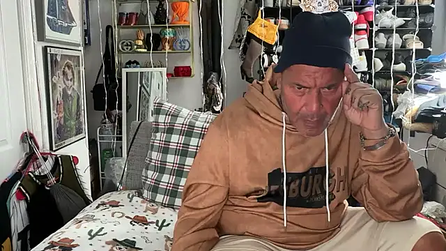 joeytatts66 online show from December 2025 03:31:02 AM