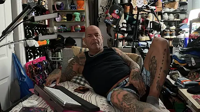 Snapshot of joeytatts66 chatting on June 2026 01:37:01 AM joeytatts66 online show from June 2026 01:37:01 AM