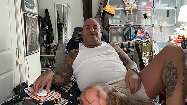 joeytatts66 online show from October 2025 01:50:01 AM