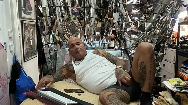 joeytatts66 online show from April 2026 02:51:01 AM