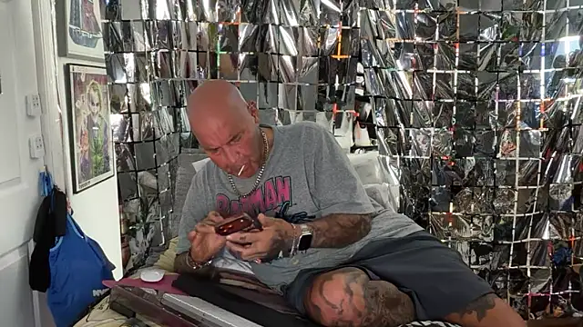 joeytatts66 online show from April 2026 01:29:02 AM