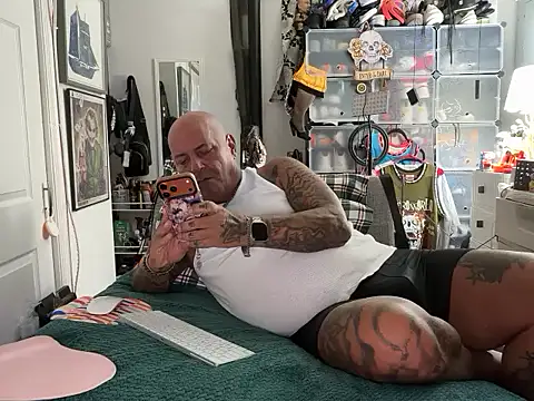 joeytatts66 online show from October 2025 01:15:01 AM