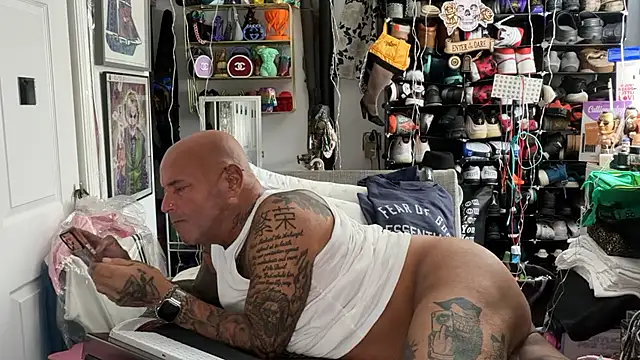 joeytatts66 online show from March 2026 01:32:01 AM